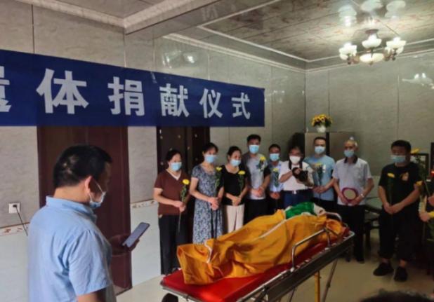 煮人骨，剔腐肉，一年处理50具遗体，直面死亡的人体标本制作师