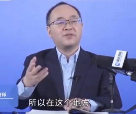 如果小姨子对甲男有好感，故意迎合他的行为，构成过失强奸吗？