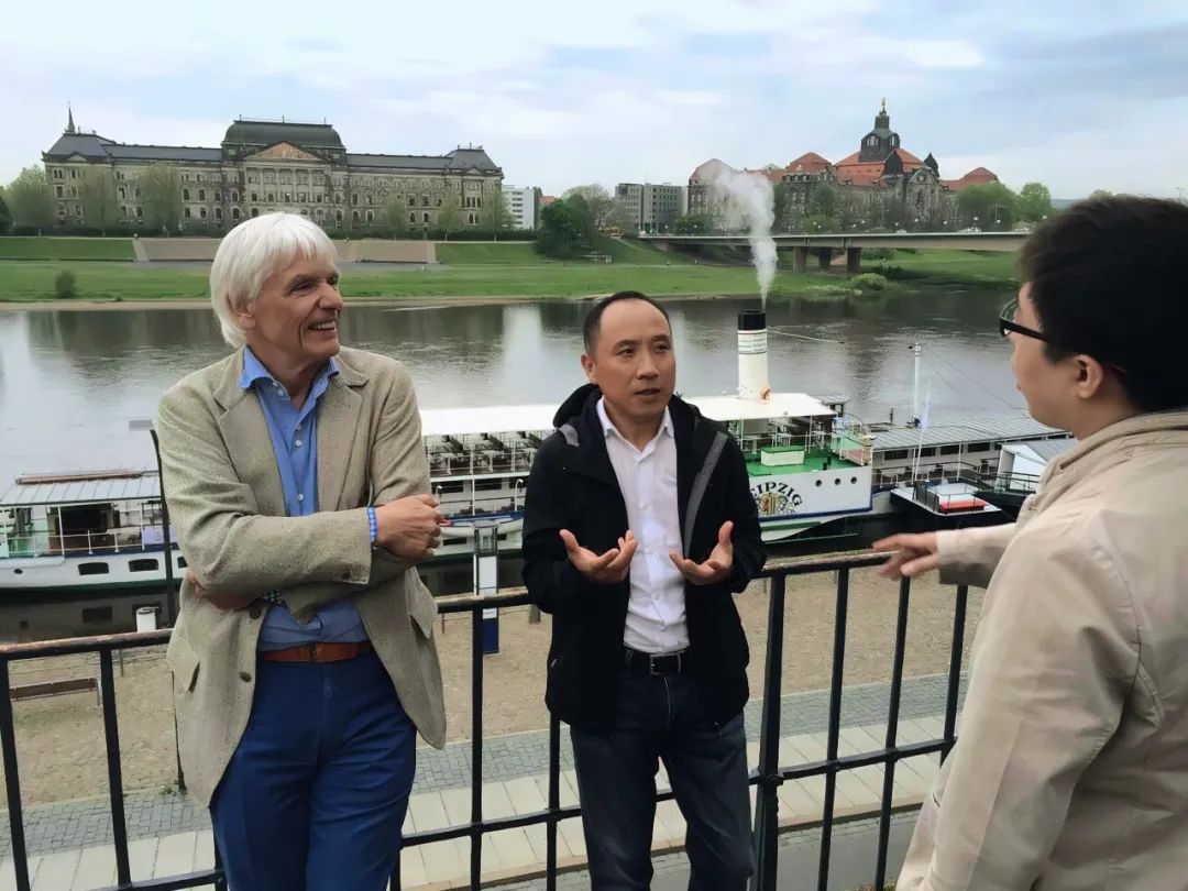 传统企业怎么死磕数字化？一家顶级豪宅装修公司的BIM「豪赌」