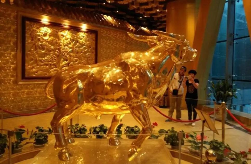 90年代人均桑塔纳，如今负债打工，“天下第一村”的经历令人唏嘘