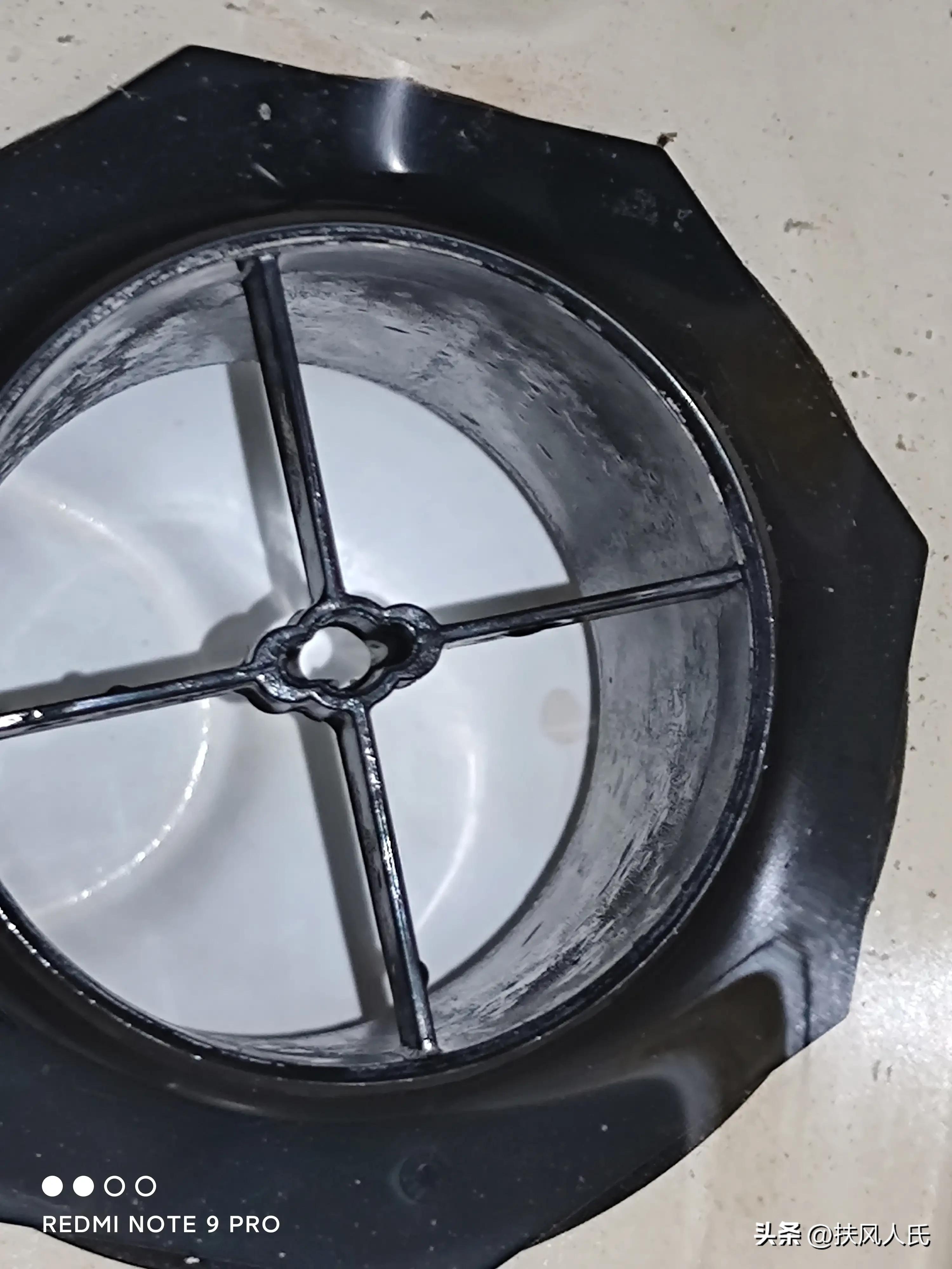 马桶水箱漏水的原因及解决方法,马桶后面漏水还流出屎来怎么办