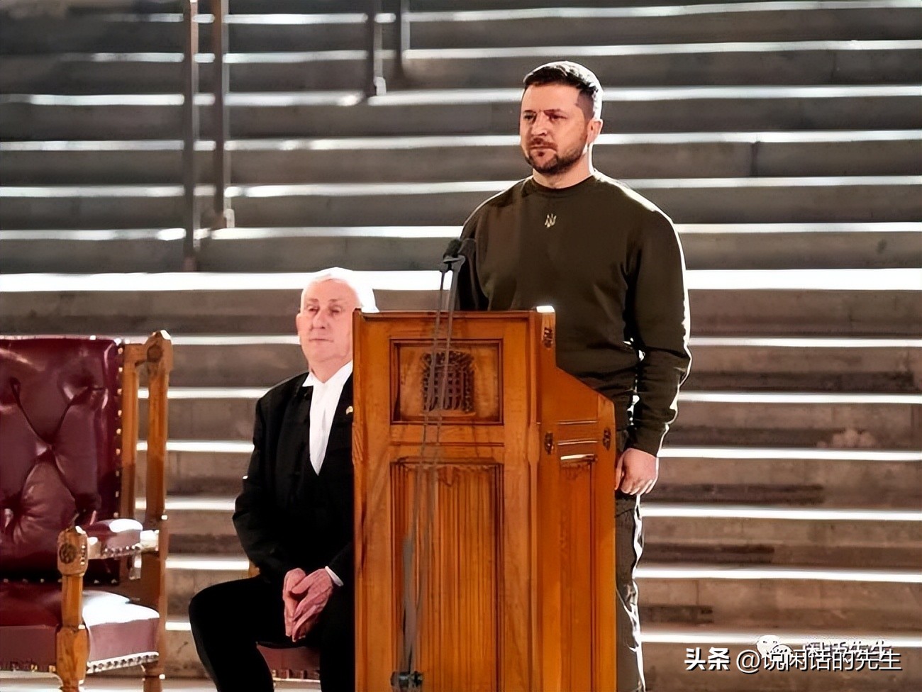 乌代表举*旗国**挑衅，俄代表反击被暴揍，乌方政治作秀何时休…