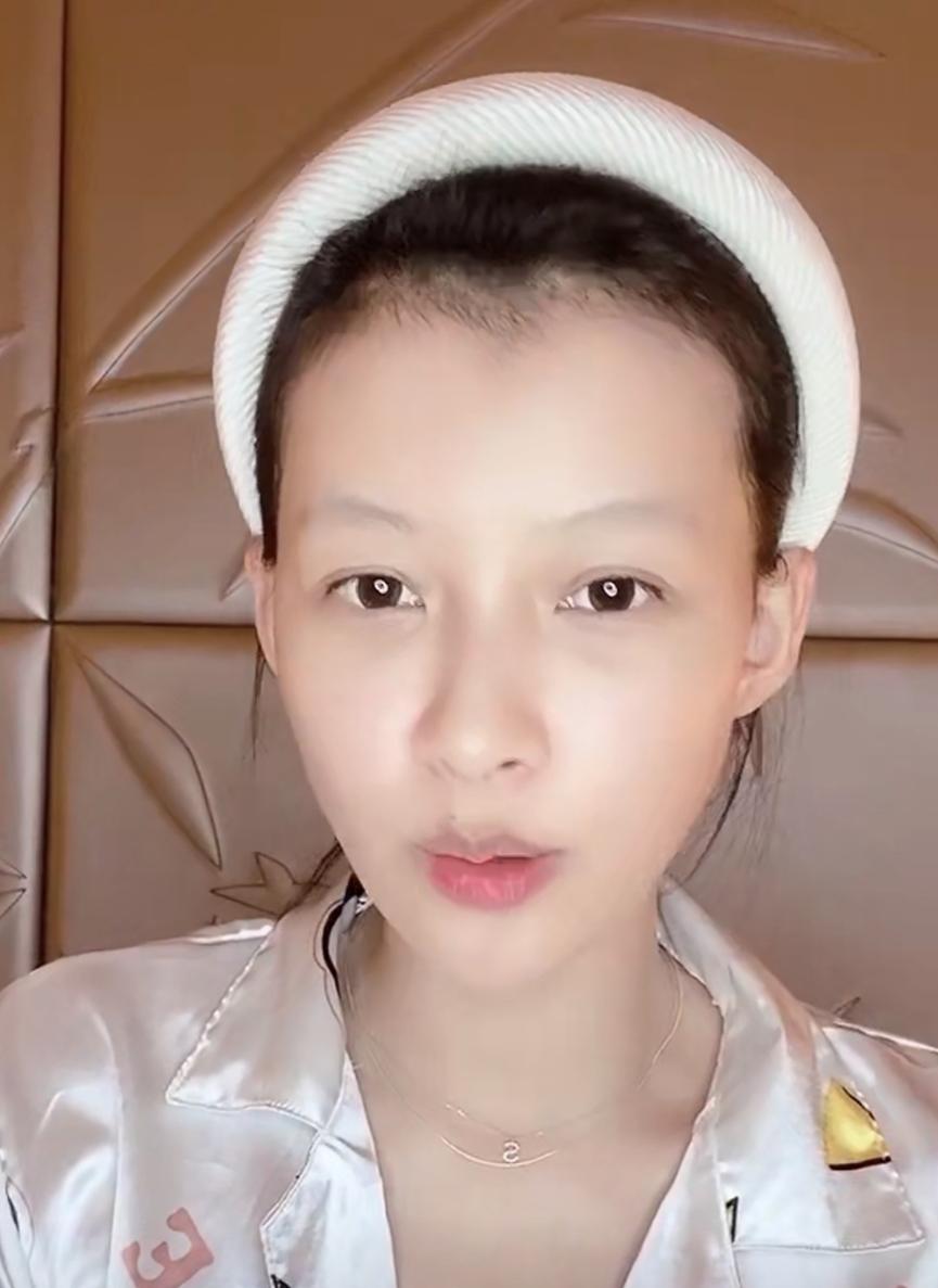 明星也逃不开的容貌焦虑：女星卸妆前后对比，自信的人才最美丽