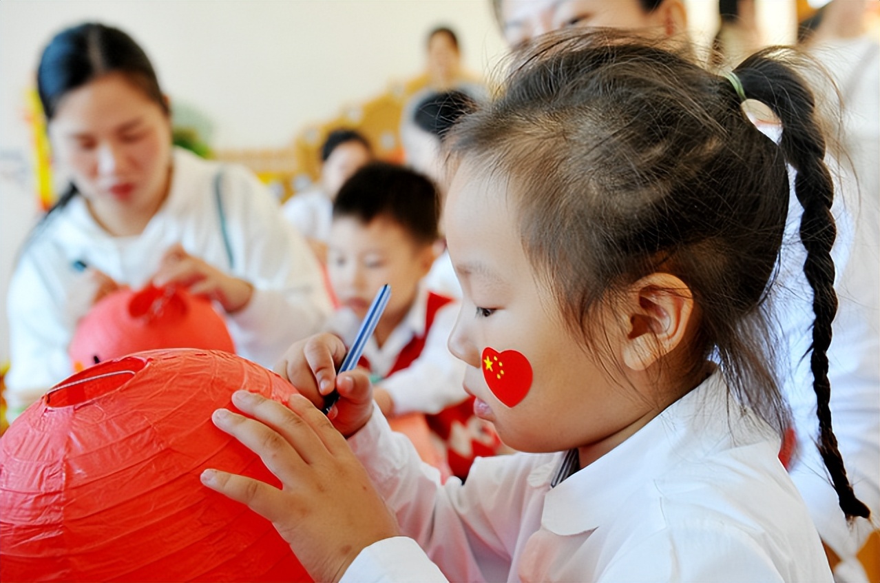 简单易做的幼儿园手工中秋灯笼,家庭手工亲子制作中秋节灯笼