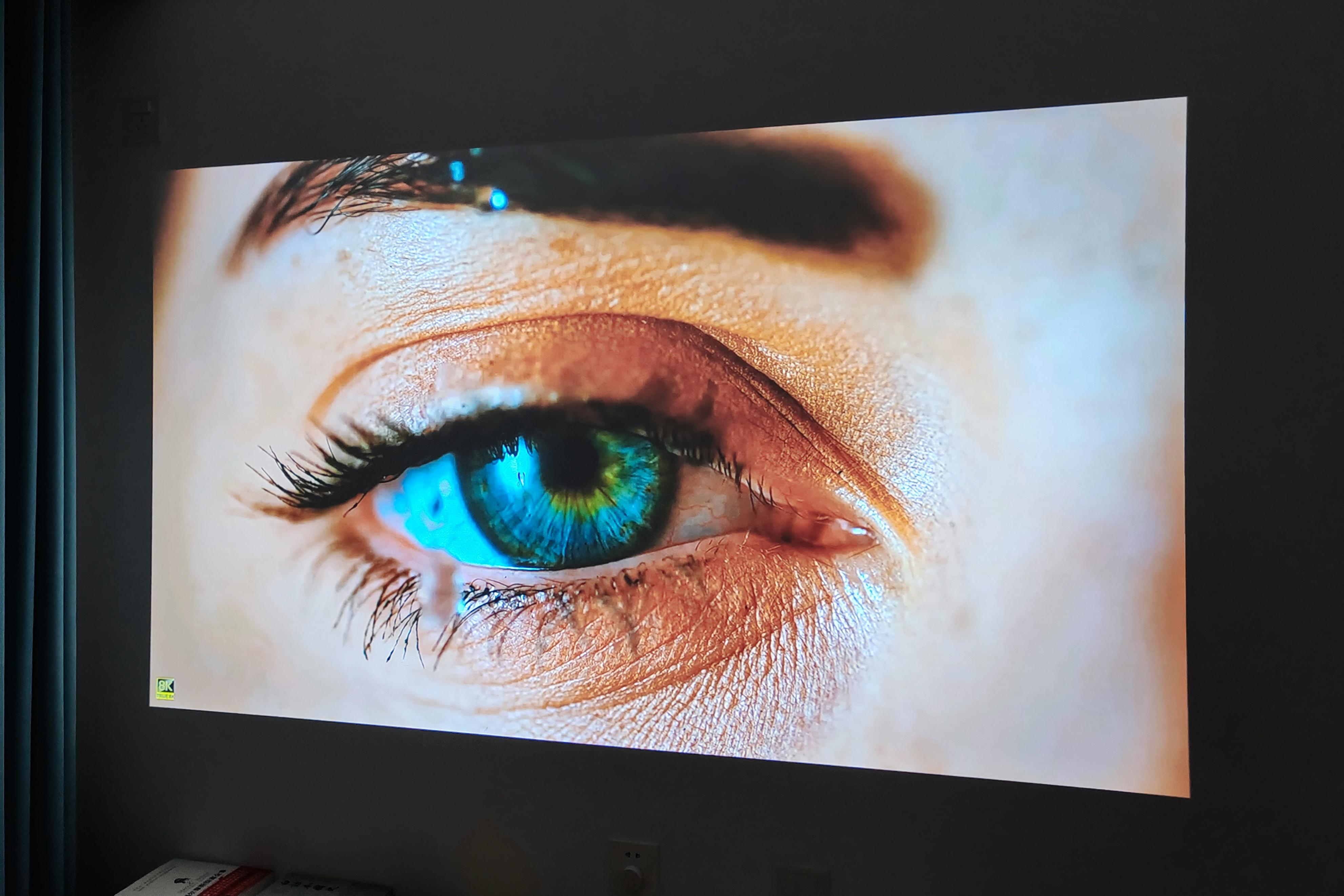 双倍亮度+JBL原装音响，表现到底如何？快乐星球O3投影深度评测