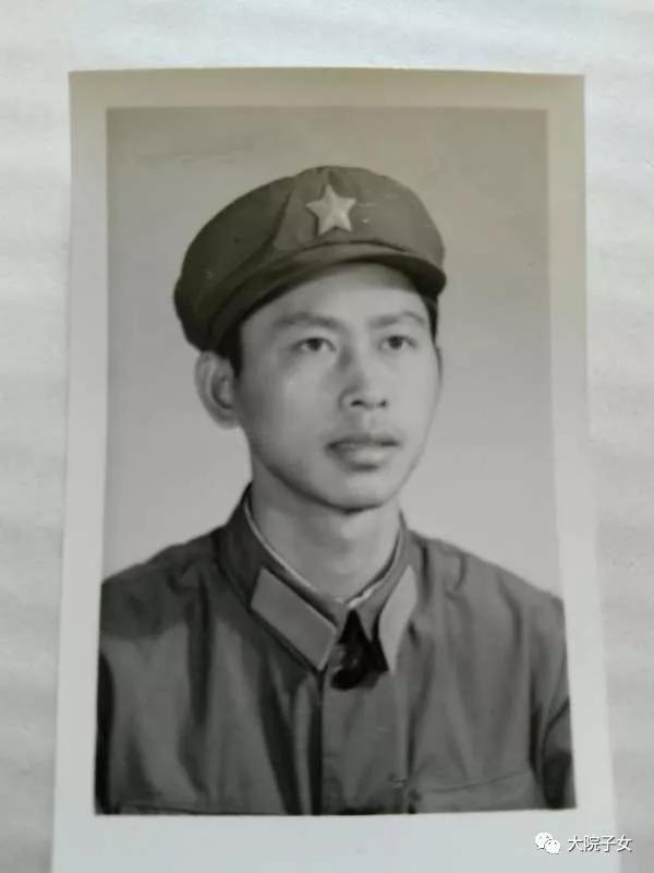 何斌最早视频,何冰忆军旅生涯