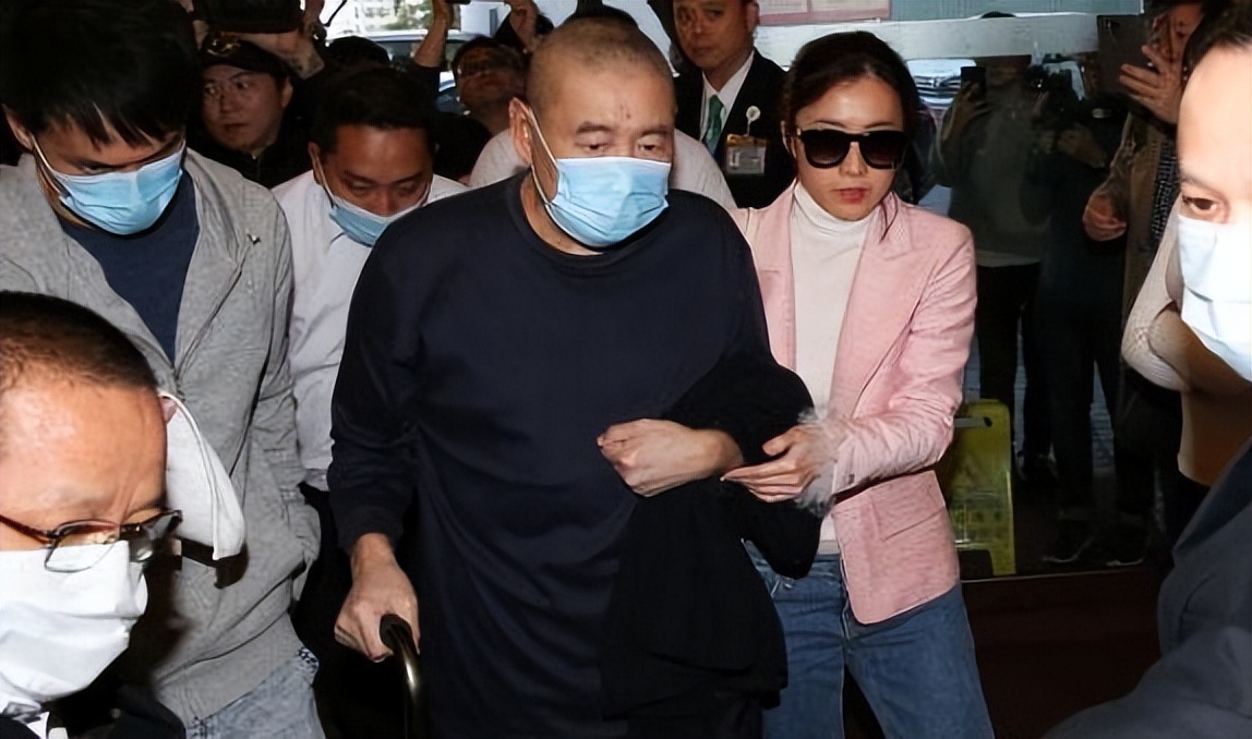 香港娱记甘比是个什么样的人 (甘比刘銮雄娱乐聚焦)