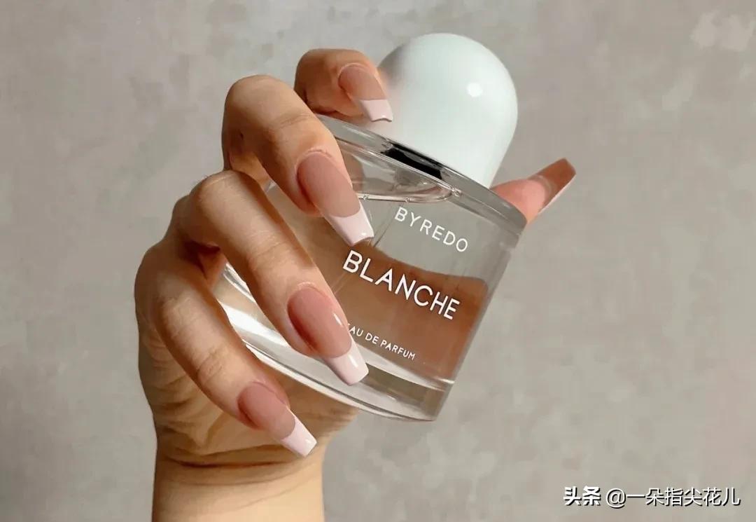 10种超简单的美甲做法,新年美甲款式2022中长款法式红