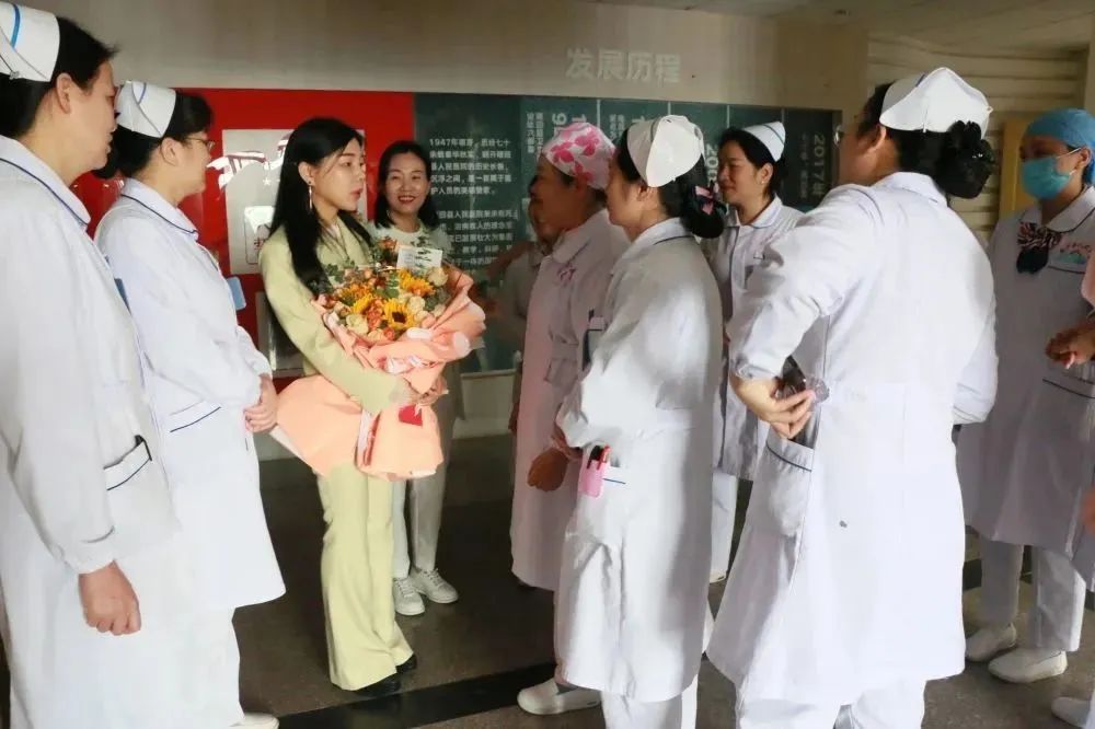 发展护士队伍改善护理服务演讲稿,发展护士队伍改善护理服务黑板报