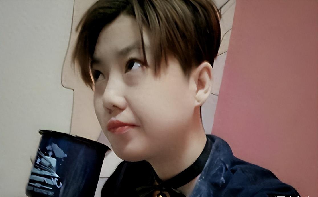 “网红模特”*筱雨张**,出道一年拍21套人体写真,现38岁仍单身未婚