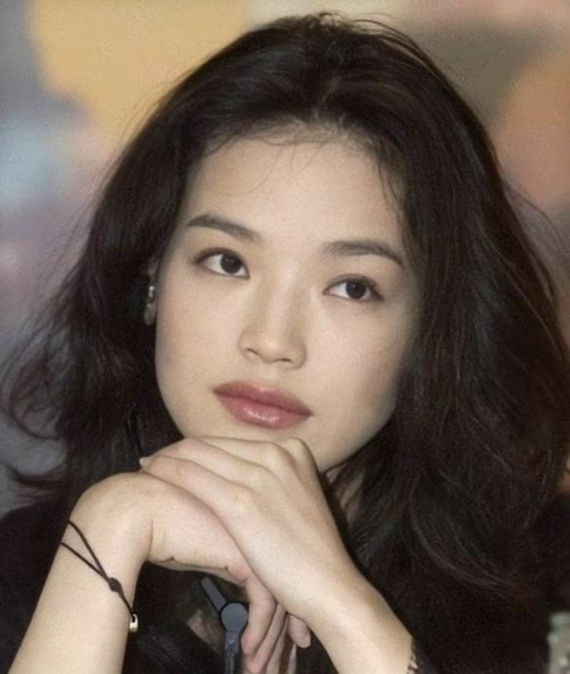 方脸大腮帮适合中分还是三七分,大饼脸中分超级简单又漂亮的发型