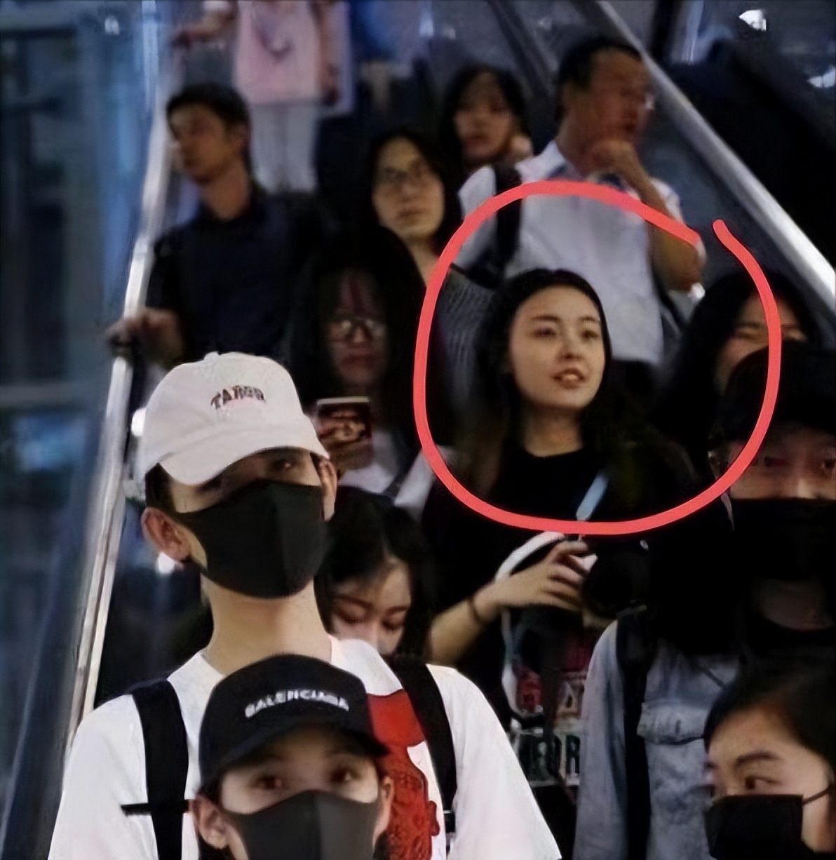 陈飞宇站姐现在怎么样了,陈飞宇站姐有钱吗