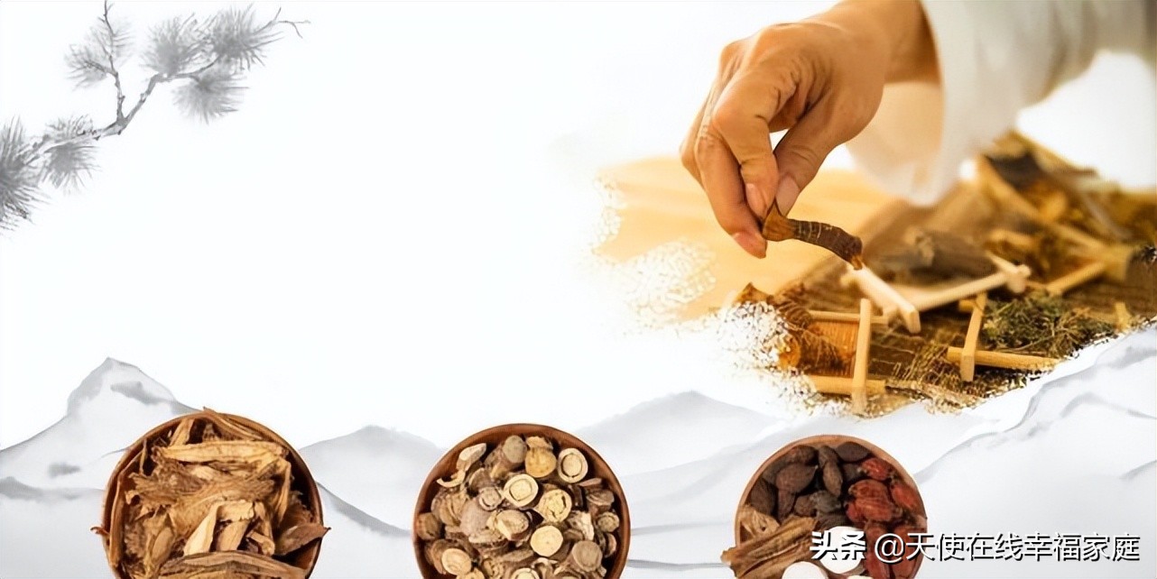 我叫子依，今年18岁，没考大学，在“拜师”学中医