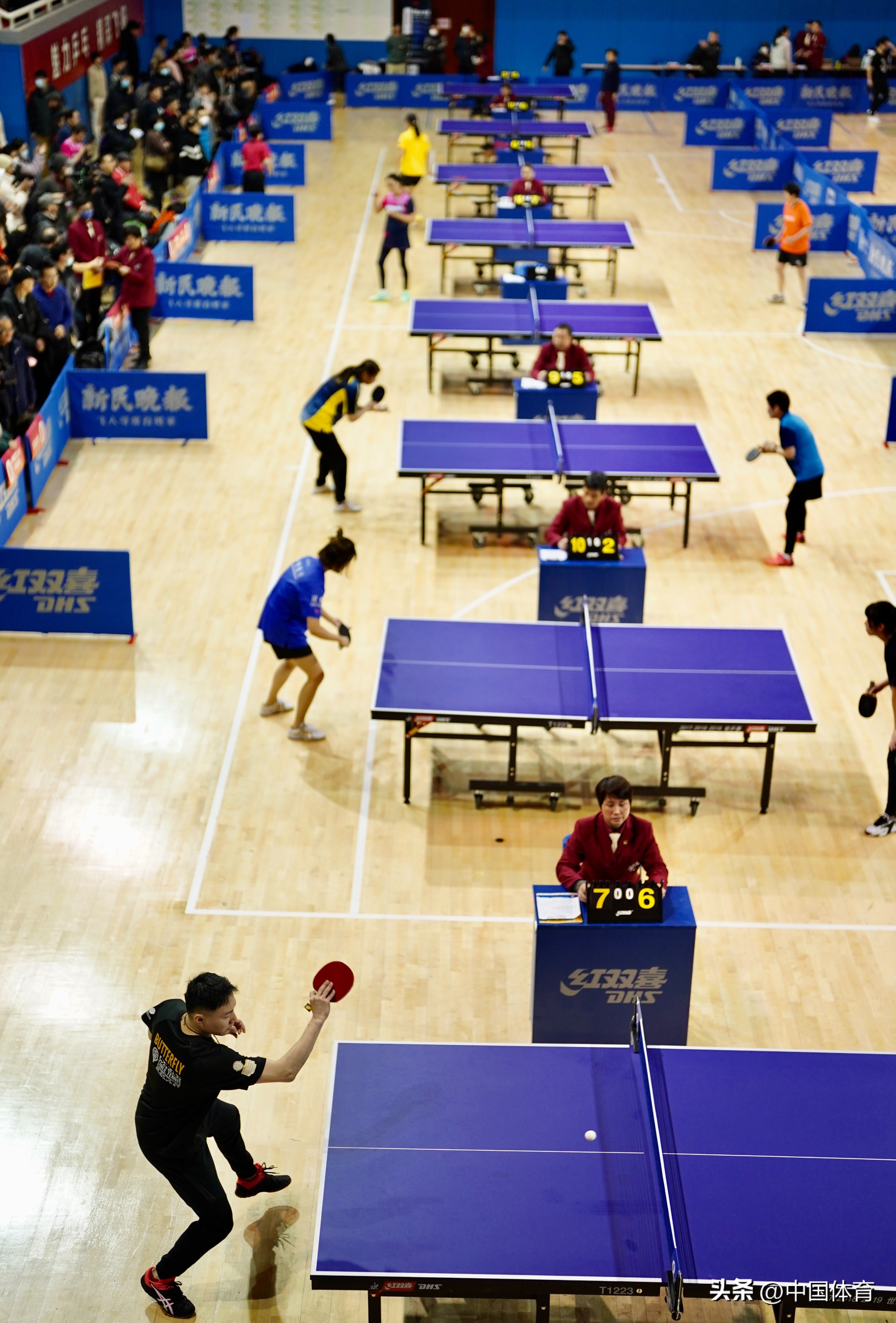 [图集]世界冠军王励勤、许昕现场助阵-新民晚报红双喜杯迎春乒乓球公开赛2023成功重启