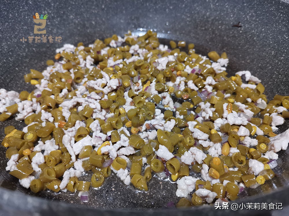 怎样腌酸豆角炒时不发黑,腌制酸豆角不放盐可以吗