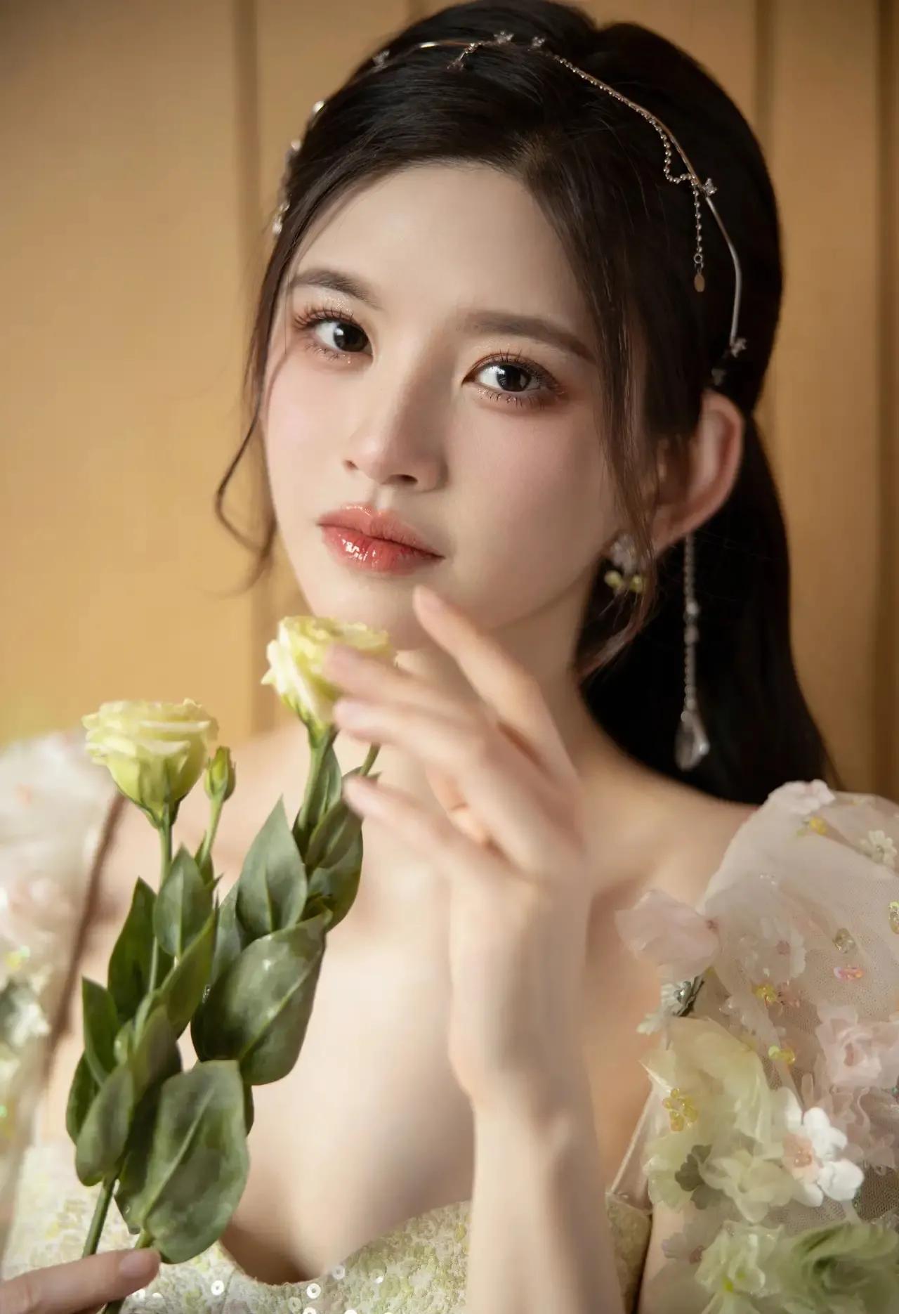 林思意写真照,林思意颜值分析