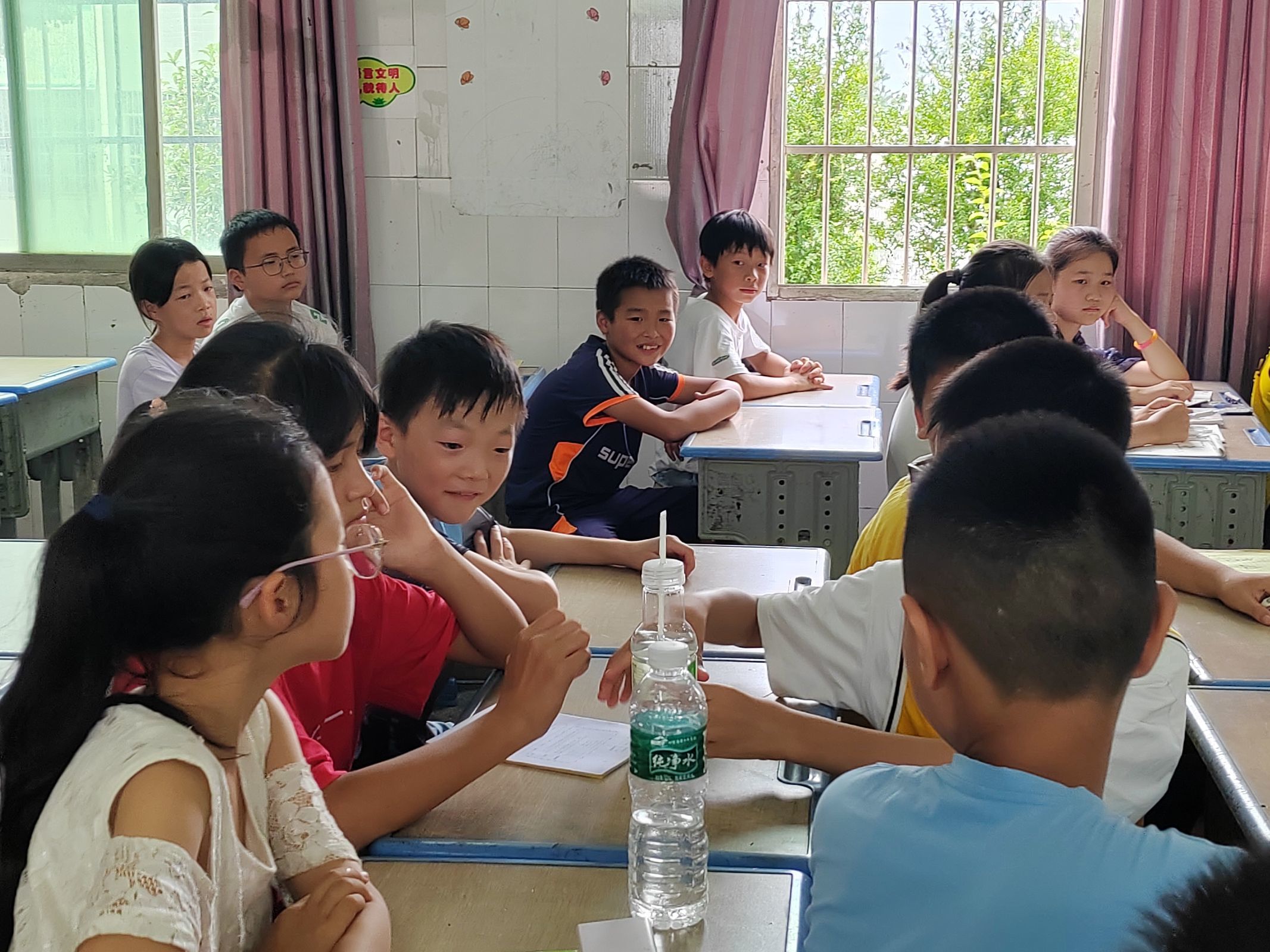 湖师学子三下乡：趣味科学课——自制喷泉科学小实验