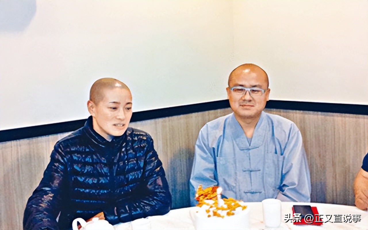 香港最风流尼姑,穿黑丝戴假发,与两个和尚在千万豪宅里夜夜笙歌