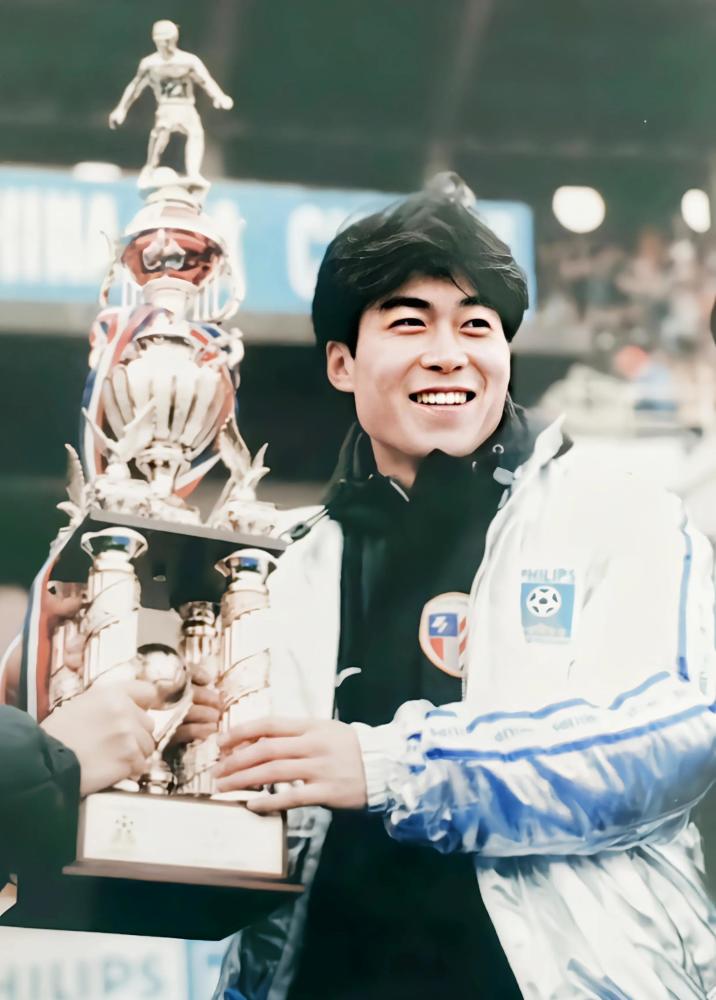 足坛历史最佳阵容11人排名,中国现役足坛最强11人阵容