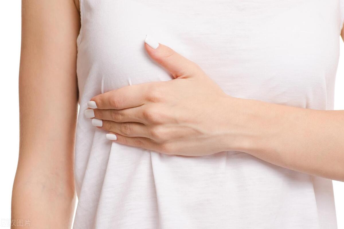 女生胸部偏硬为什么,女生的胸部会变大的原因