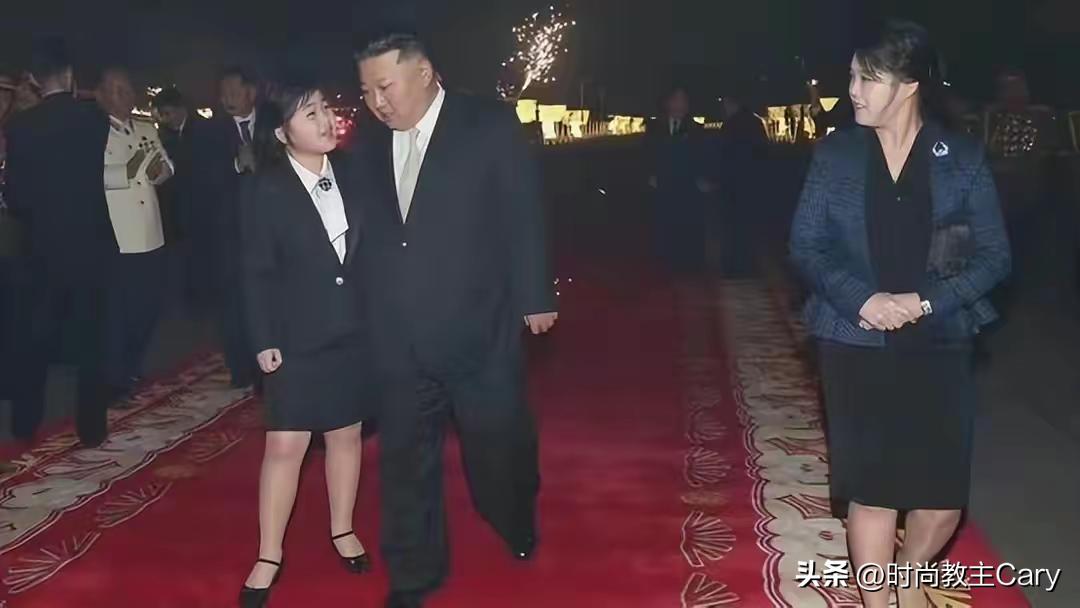 虎父无犬女！10岁朝鲜千金气场太强，1万2儿童外套穿出大佬范