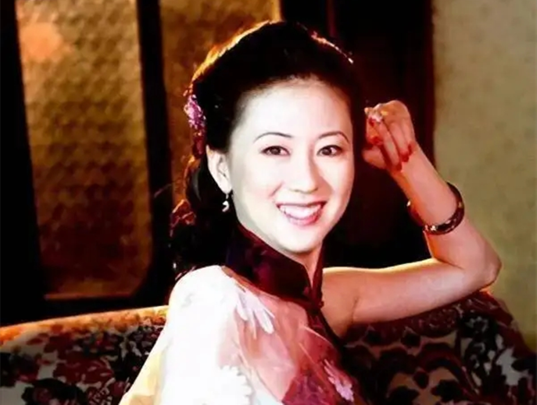 汤加丽：因“人体模特”和丈夫离婚，被父母嫌弃，如今46岁仍单身