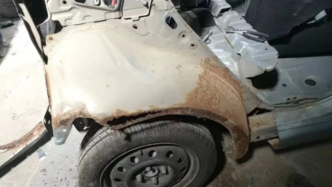 2010款比亚迪f0翻新案例,比亚迪f0全车翻新喷漆多少钱