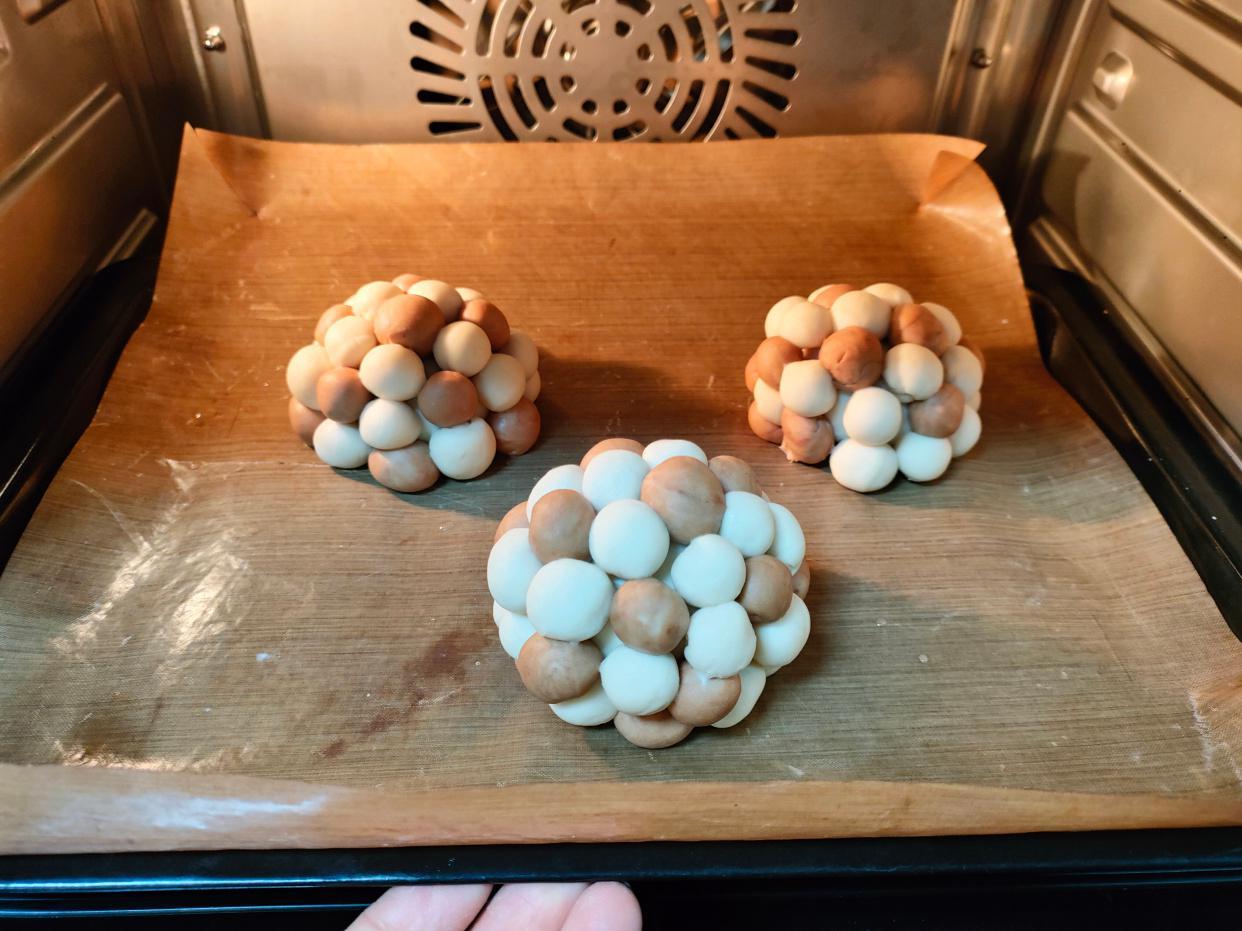 香喷喷的“足球”馒头来了，好吃又好玩，网友：不知从哪里下口？