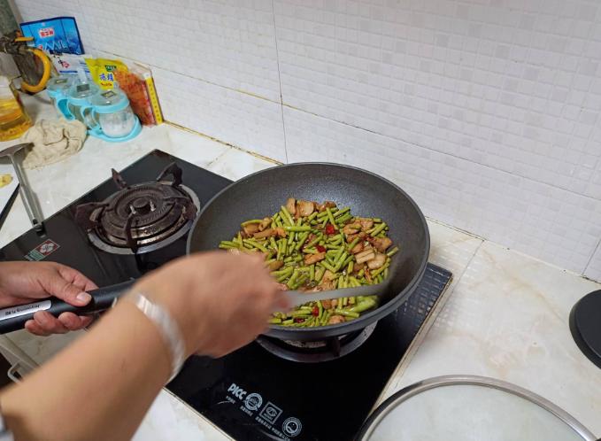 不粘锅涂层脱落有毒吗,不粘锅有毒会致癌