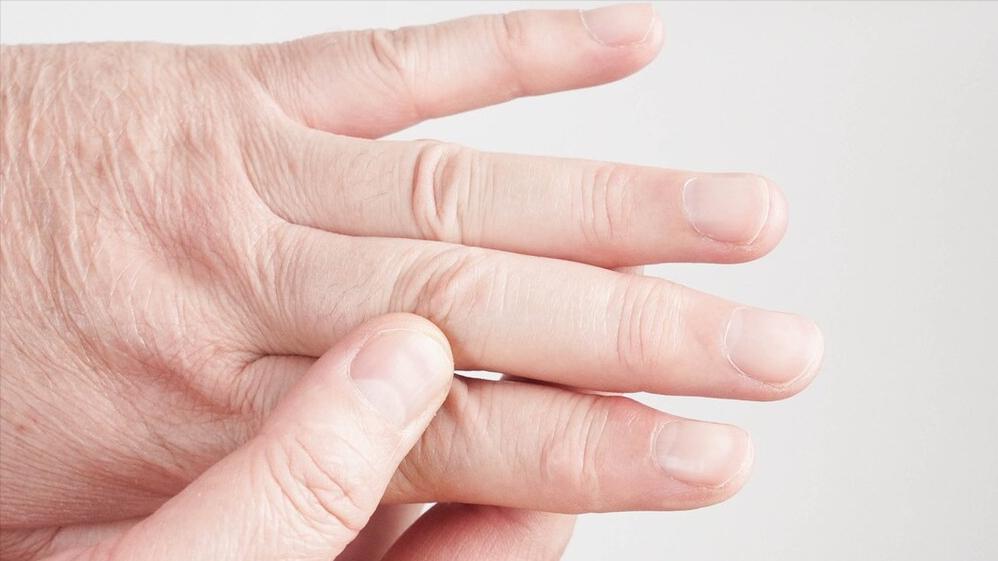 手指僵硬发胀怎么回事,手指僵硬预示哪些疾病