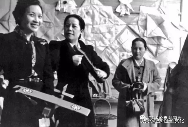 老照片纪念宋庆龄诞辰129周年