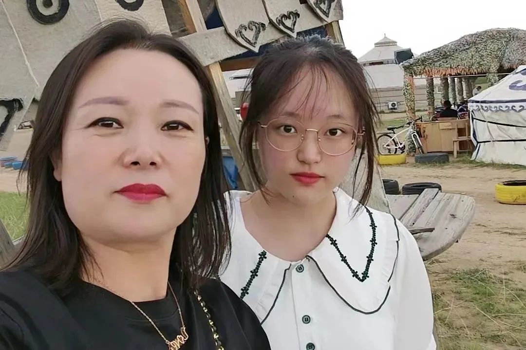 府谷中学高一（22）班老师家长寄语：病毒无情校园有爱