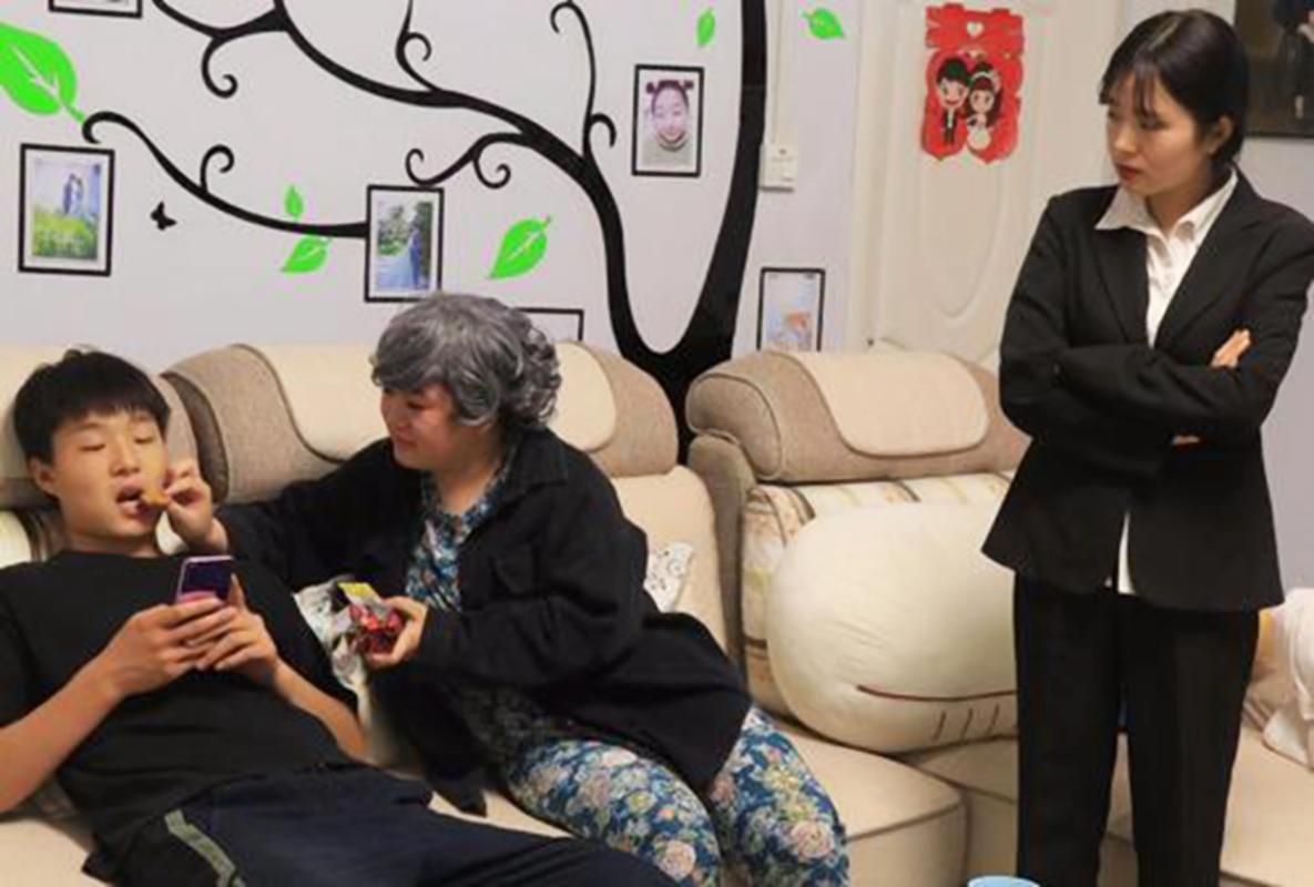 新型啃老孩子不以为然,新型啃老族带孩子啃老