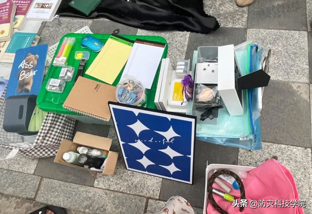 毕业季高校跳蚤市场火爆,大学毕业季活动跳蚤市场