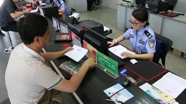 老年人电动三轮代步车怎么上牌,能上牌的老年代步车三轮车