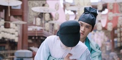 *绑捆**露大胸、台词乱来，这些“*辱侮**”观众的剧情，真把观众当傻子