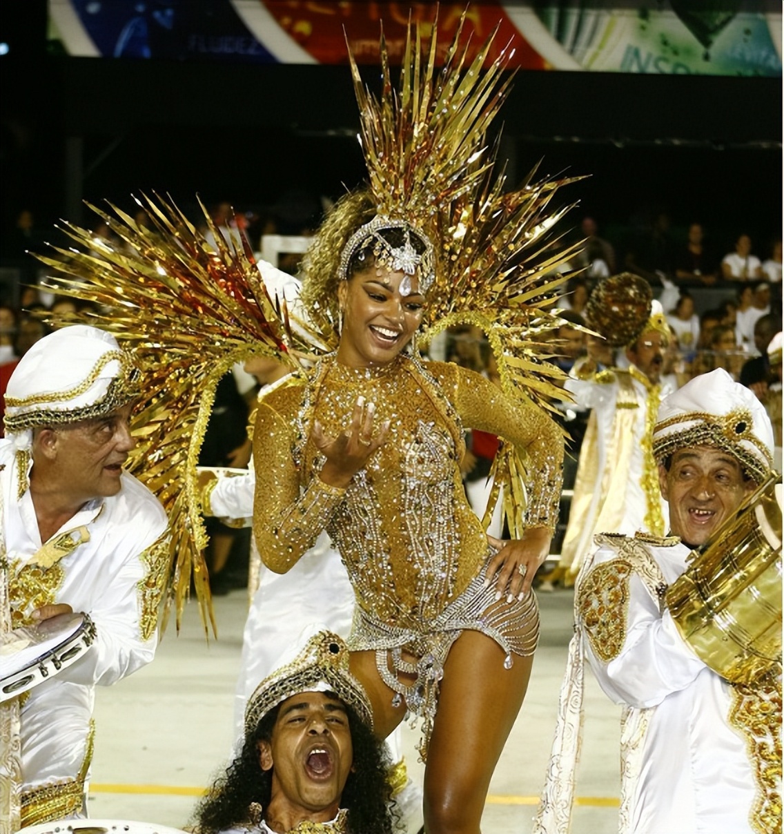 巴西狂欢节有多“开放”？全民“裸奔”，政府呼吁民众克制天性！