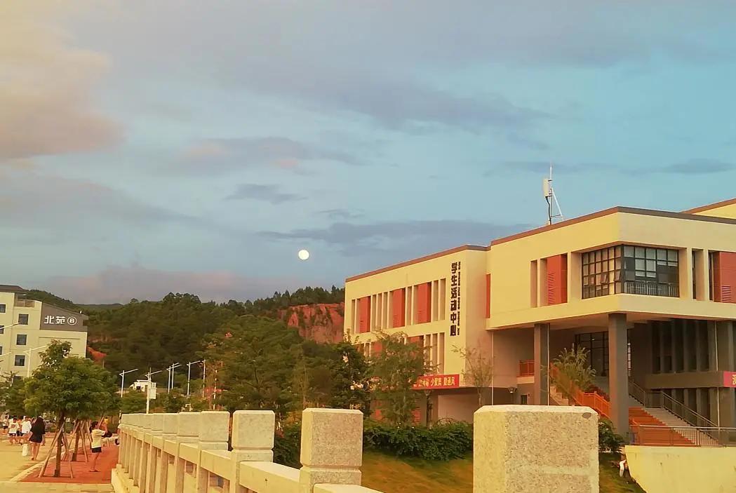 @提到了你,朋友圈已更新,请问是否点击查看?