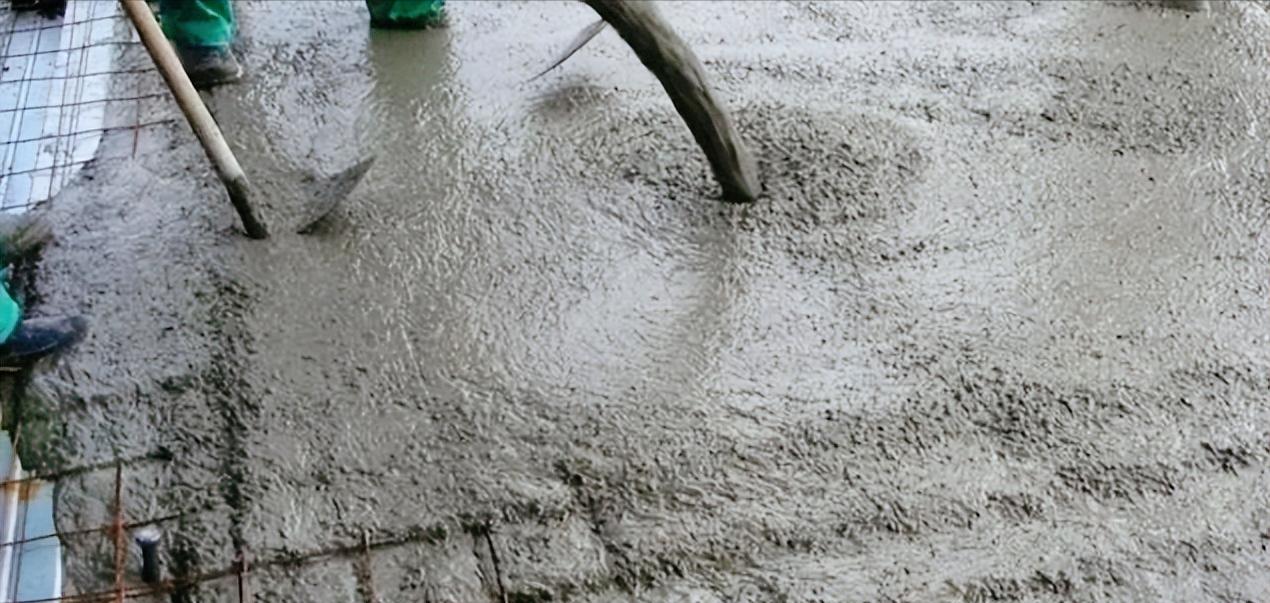 用什么东西使水泥不能凝固,建筑工人为什么往水泥里加糖