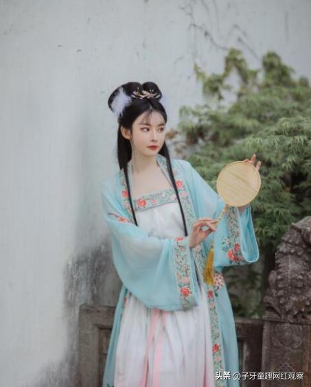 芸溪：因颜值如仙女下凡，被称“绝世佳人”,却夺来路人异样目光