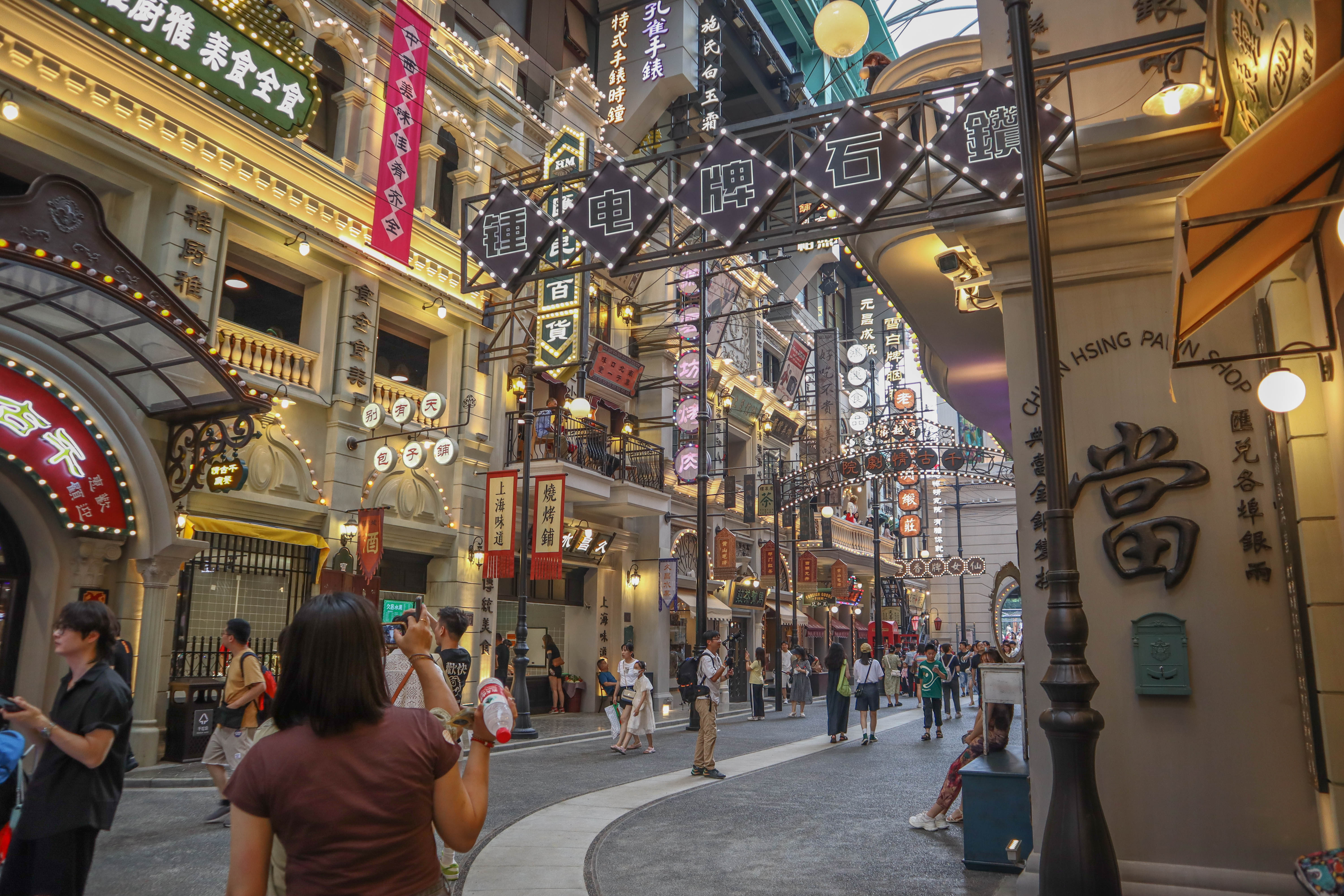 上海迪士尼值得玩的地方,上海迪士尼乐园周末人山人海