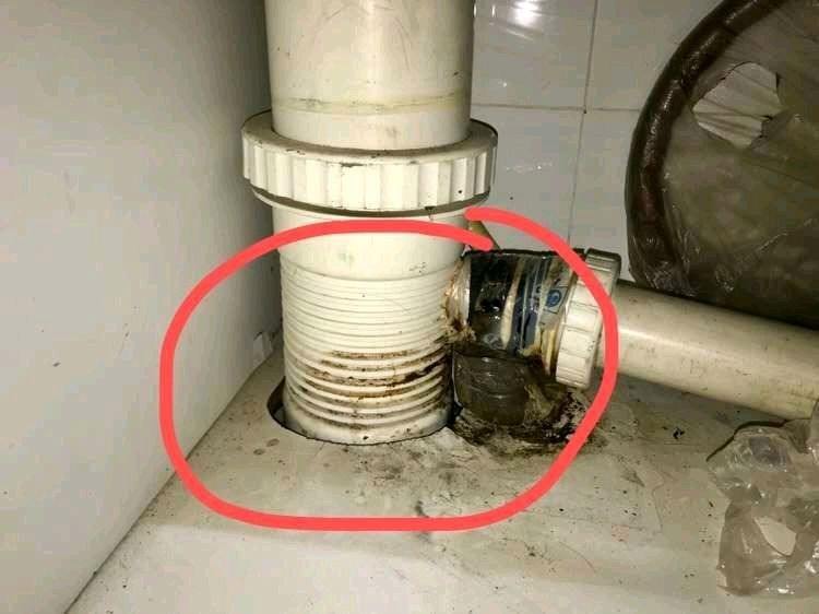 下水道被油堵怎么除油,下水道被油污堵了有什么办法