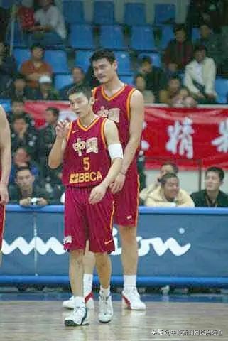 女篮里为啥有个男的,女篮神秘人资讯