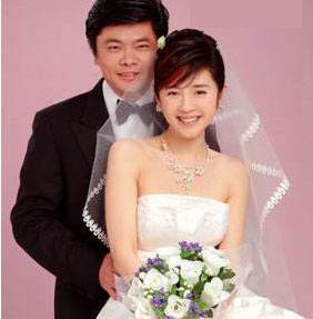 离婚18年，富豪丁健和许戈辉生下女儿，她的北大前妻如今怎样了？