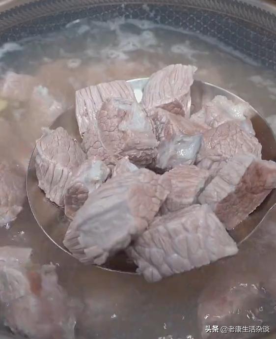 萝卜炖牛肉怎么做才软烂,萝卜炖牛肉软烂无比的秘诀