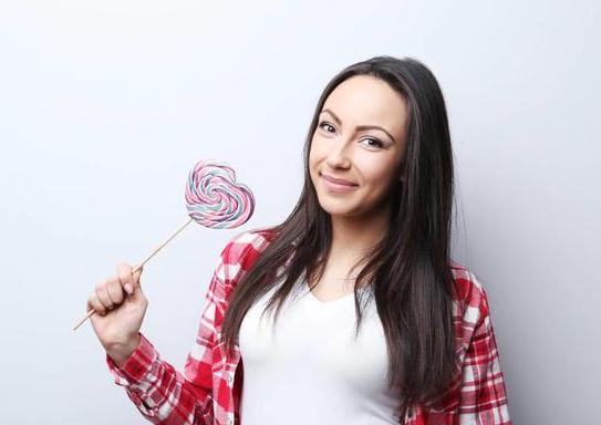 女性突然长痘痘是什么原因,女性突然长好多痘痘是什么原因