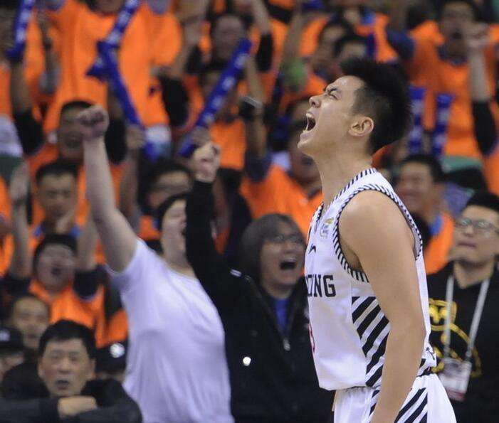 2021-2022赛季cba抢断王,2016-2017cba赵继伟绝杀