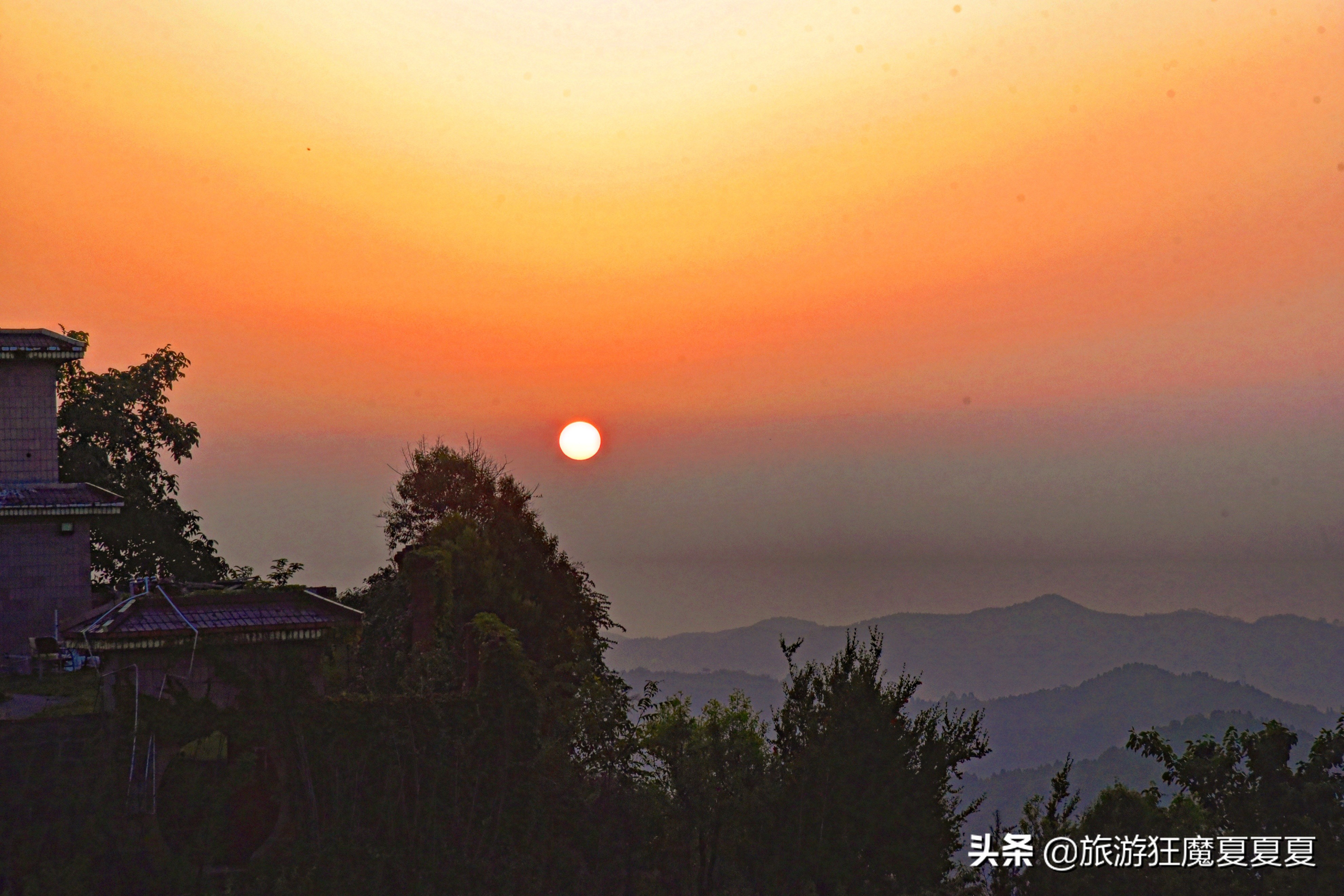 成都龙泉山火到半夜都堵车？跟风夜爬大可不必，这样才有绝美日出