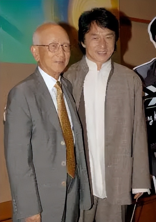 同样是成龙基因，把林凤娇儿子和吴绮莉女儿一对比，差距就出来了