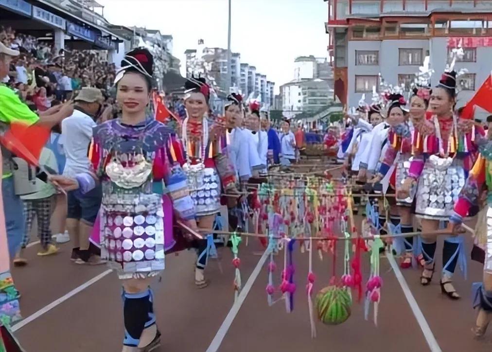 贵州足球在哪里比赛,足球开球贵州人